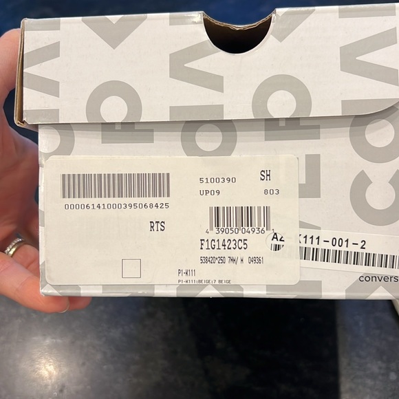 Converse shoes - Picture 6 of 6